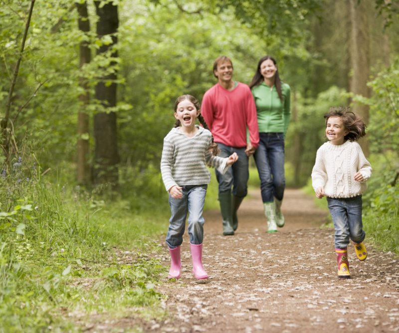 Happy family walking on a path in the woods Gweithgareddau